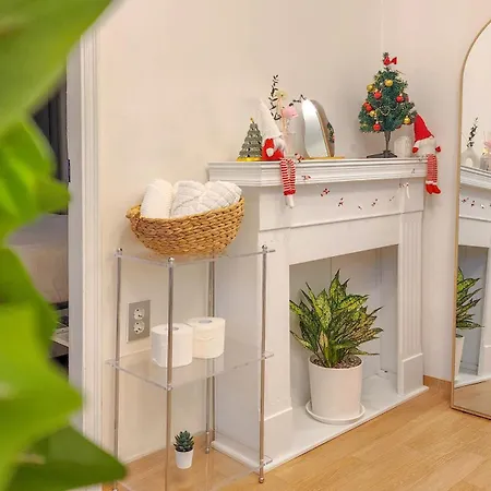 K-10 White Linen House Apartment
