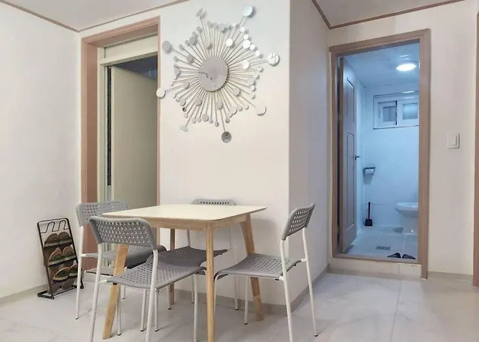 철길공원 옆, White Linen House