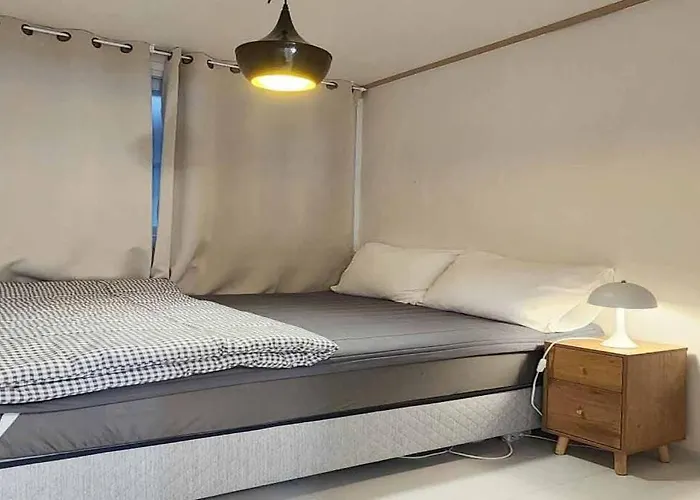 철길공원 옆, White Linen House 아파트