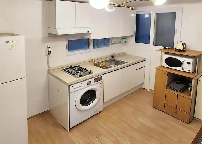 철길공원 옆, White Linen House 아파트 *