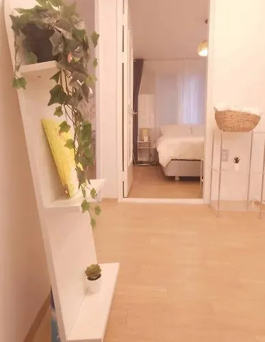 철길공원 옆, White Linen House