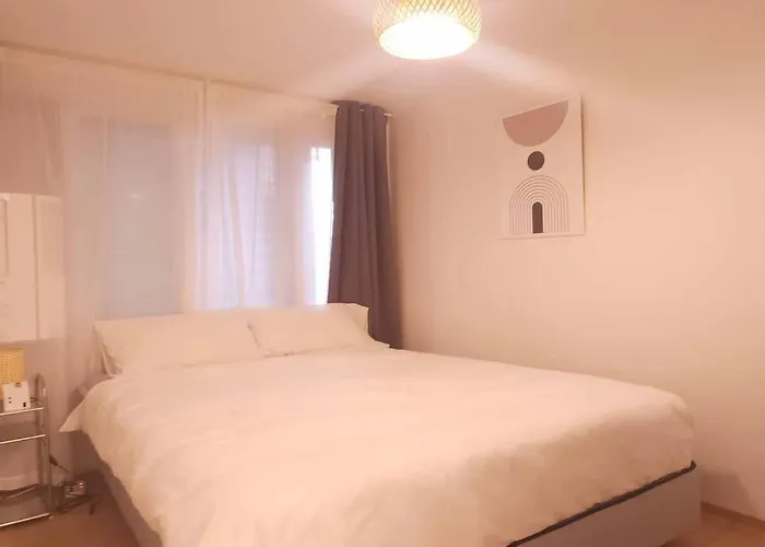 철길공원 옆, White Linen House 아파트 *