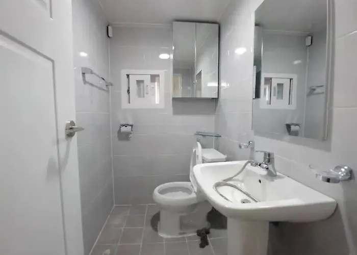 아파트 철길공원 옆, White Linen House 서울특별시