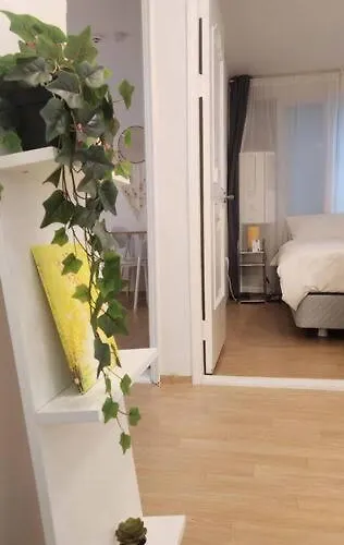 철길공원 옆, White Linen House