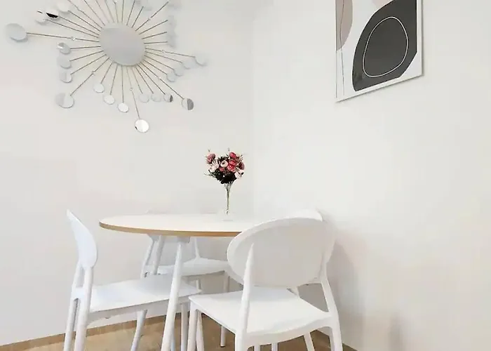 철길공원 옆, White Linen House 아파트 *