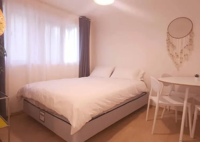 철길공원 옆, White Linen House