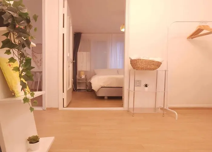 철길공원 옆, White Linen House 아파트