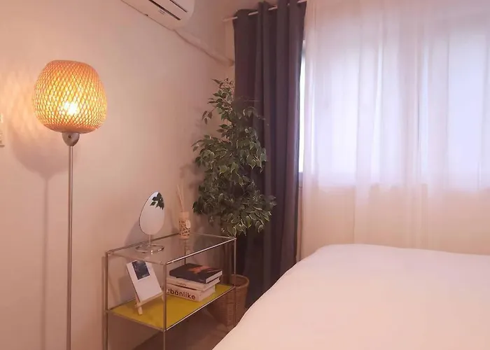 철길공원 옆, White Linen House 아파트 *