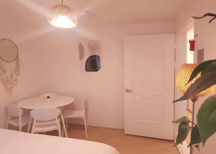 철길공원 옆, White Linen House * 서울특별시