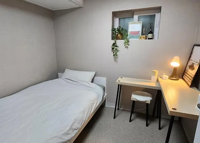철길공원 옆, White Linen House 아파트
