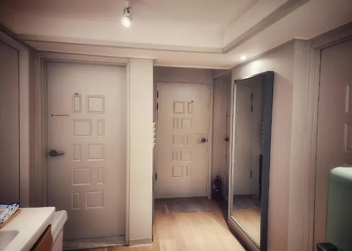 철길공원 옆, White Linen House * 서울특별시