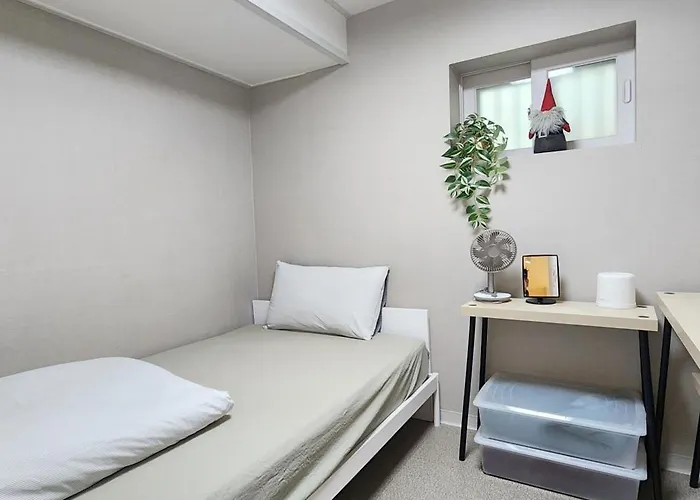 철길공원 옆, White Linen House 아파트