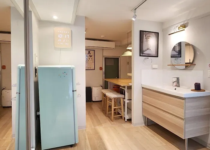 철길공원 옆, White Linen House 아파트